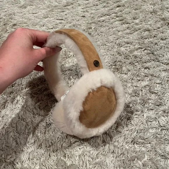 Ugg earmuffs - Picture 2 of 4